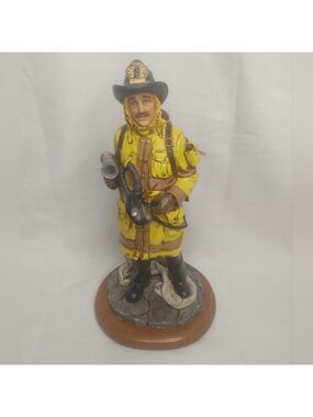 VANMARK Male Firefighter Figurine, Yellow & Black, Ready for Action FILO -1997